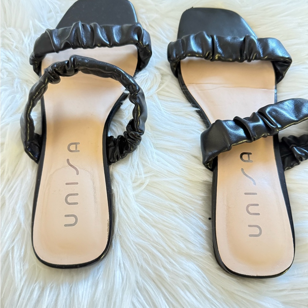 Unisa Black Ruffled Strap Sandals